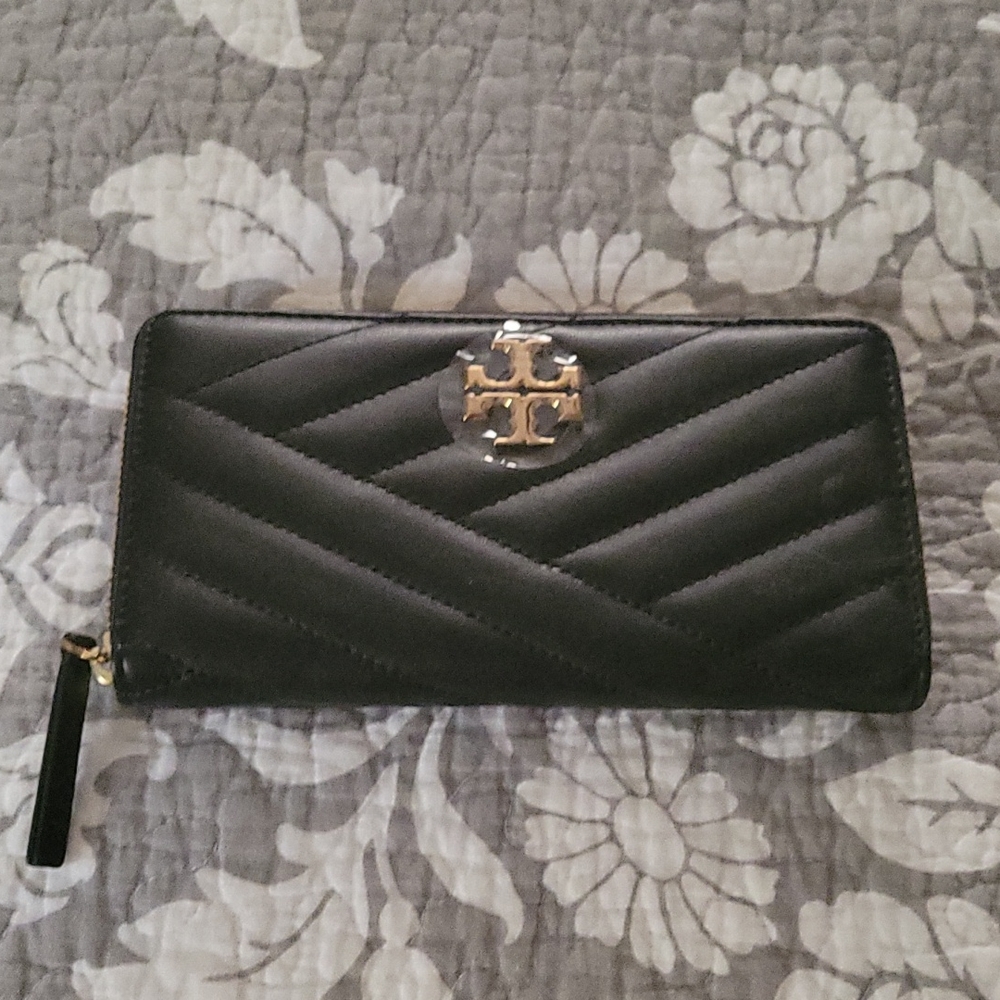 Brand new black Tory Burch Wallet